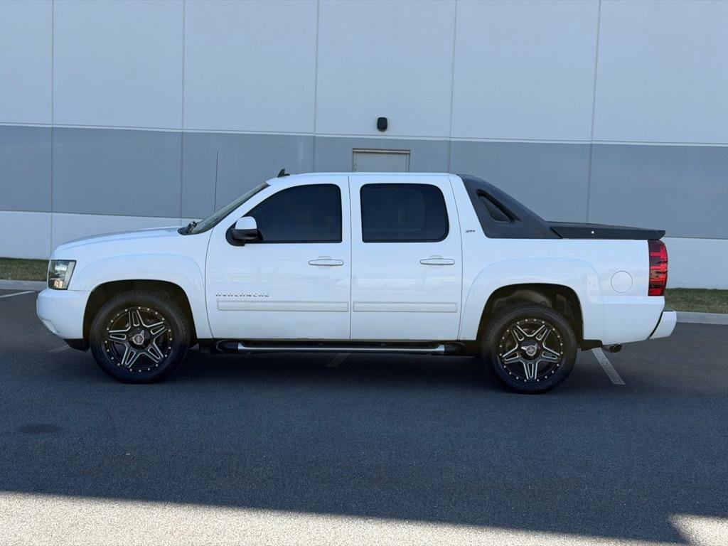 Used 2010 Chevrolet Avalanche LT w/ Suspension Package, Off-Road AWD/4WD image 10