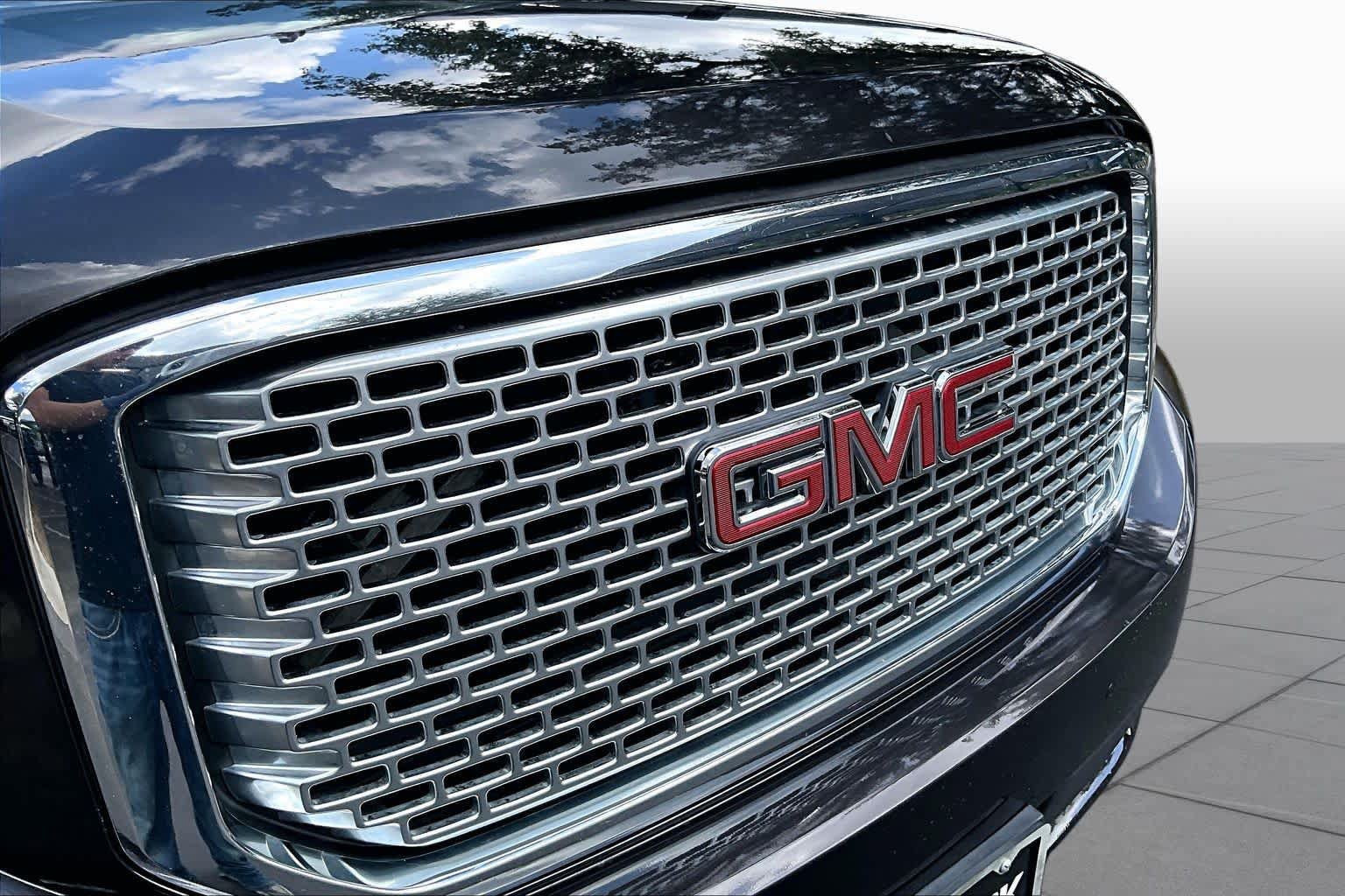 Used 2016 GMC Yukon Denali w/ Open Road Package AWD/4WD image 30