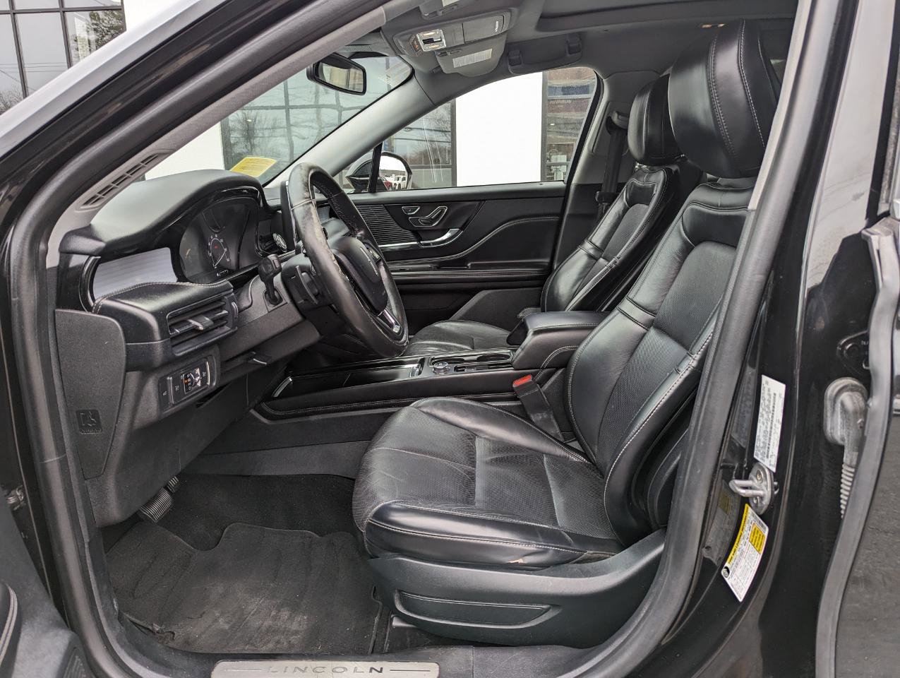 Used 2020 Lincoln Corsair AWD w/ Premium Package image 12