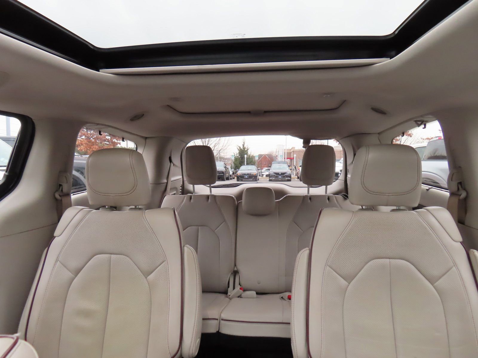 Used 2017 Chrysler Pacifica Limited image 38