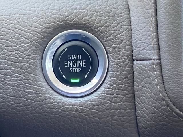 Used 2021 GMC Yukon Denali w/ Denali Premium Package image 13