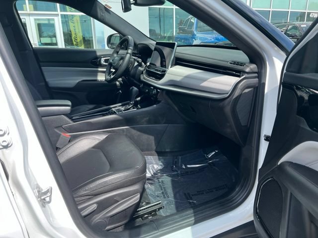Certified 2025 Jeep Compass Limited AWD/4WD image 24