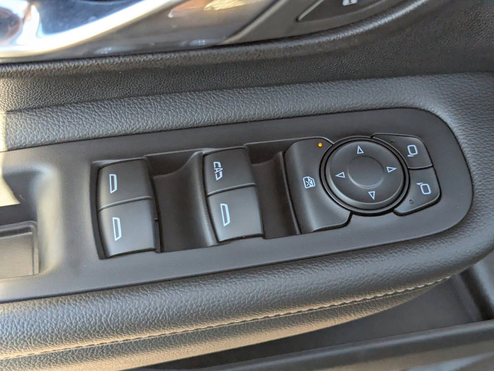 Used 2023 GMC Terrain SLT w/ Elevation Edition image 25