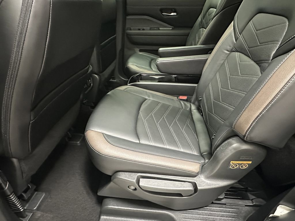 Used 2023 Nissan Pathfinder Platinum image 24
