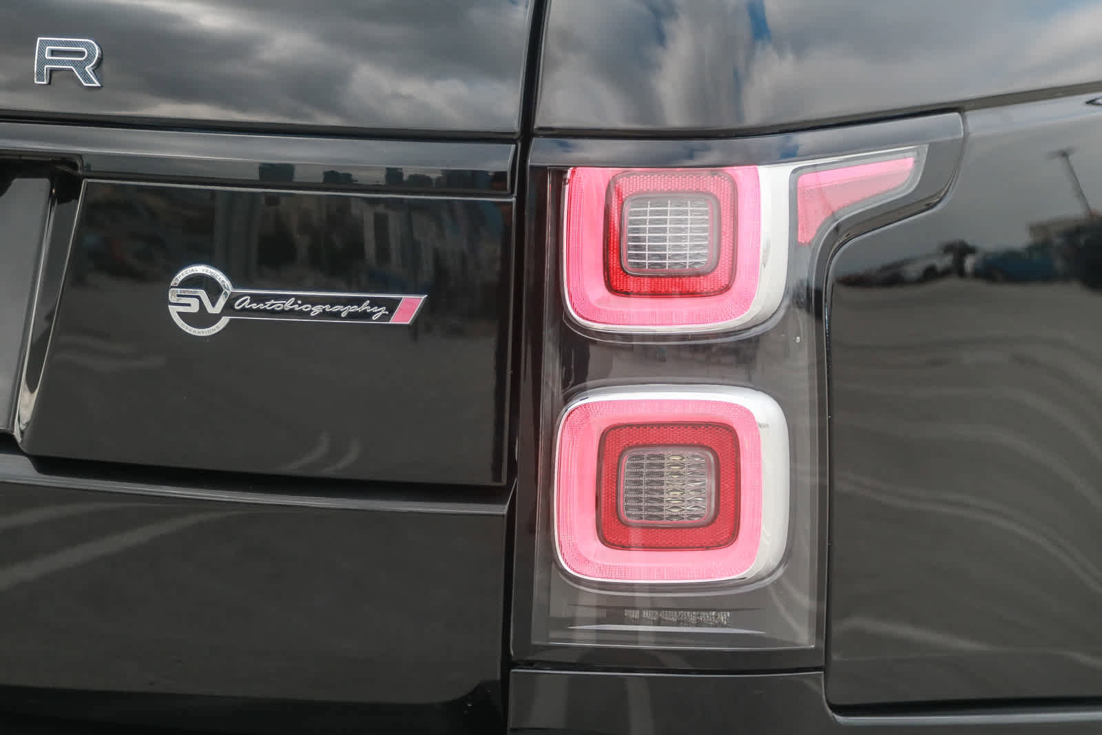 Used 2021 Land Rover Range Rover SV Autobiography Dynamic image 11