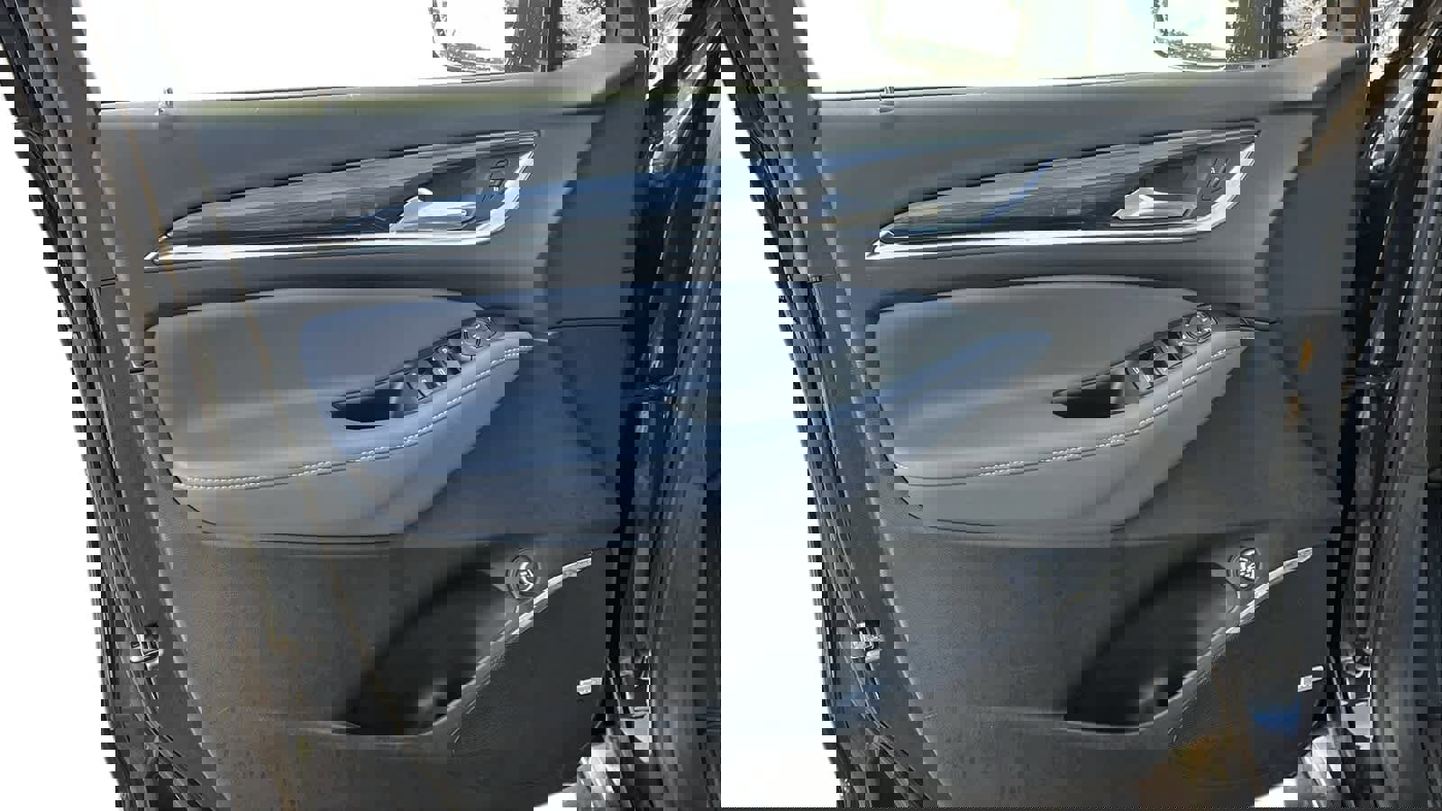 Used 2023 Buick Enclave Essence w/ Experience Buick Package image 9