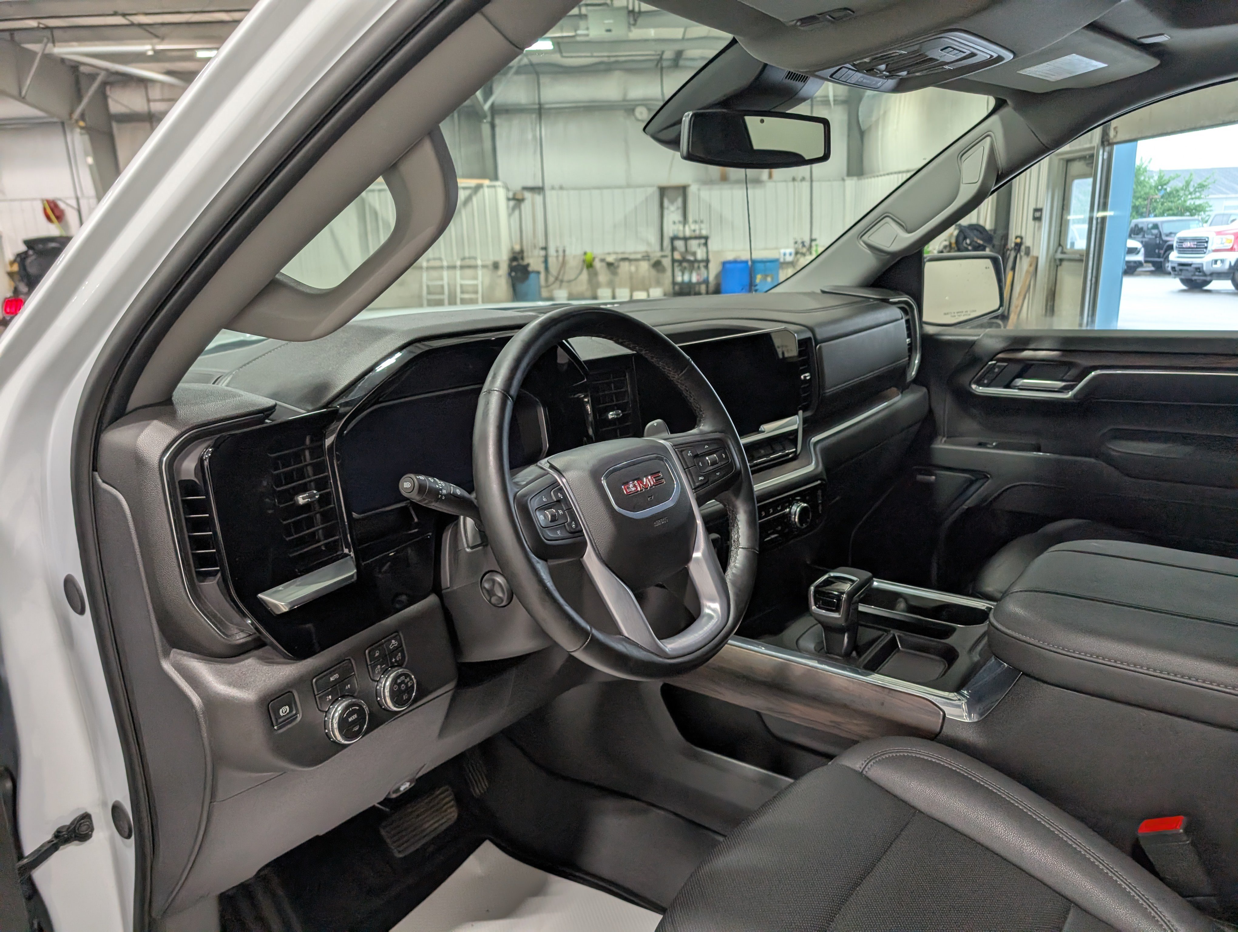 Used 2026 GMC Sierra 1500 SLT w/ SLT Premium Plus Package AWD/4WD image 16