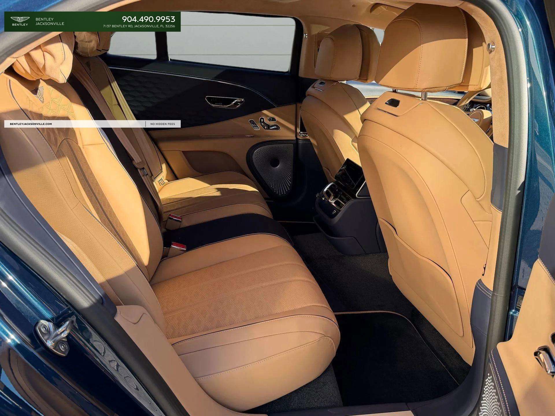 Used 2025 Bentley Flying Spur Plug-In Hybrid image 33