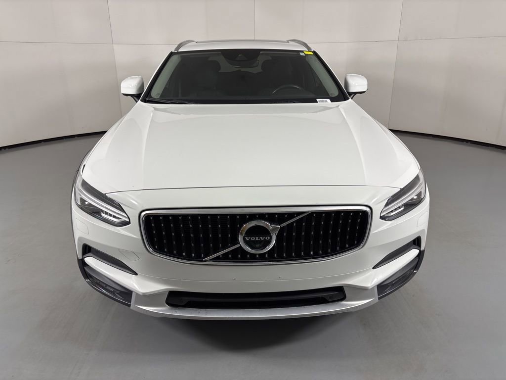 Used 2018 Volvo V90 T6 Cross Country w/ Convenience Package image 3