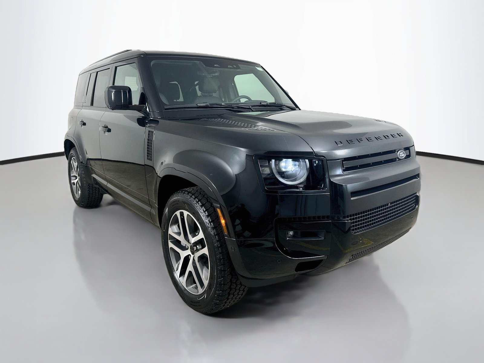 New 2026 Land Rover Defender 110 X-Dynamic SE AWD/4WD image 3