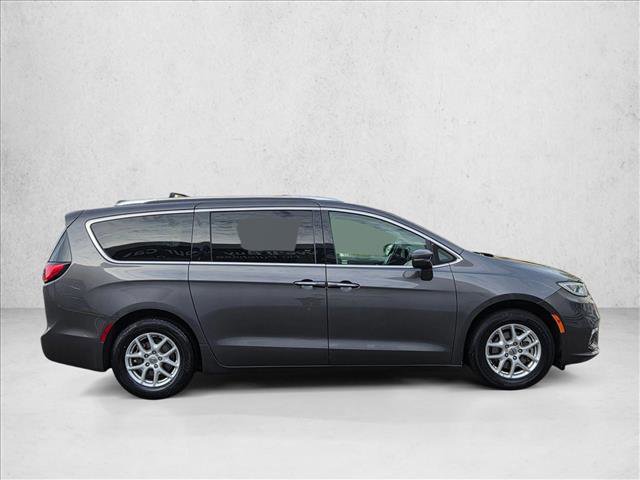 Used 2021 Chrysler Pacifica Touring-L image 4