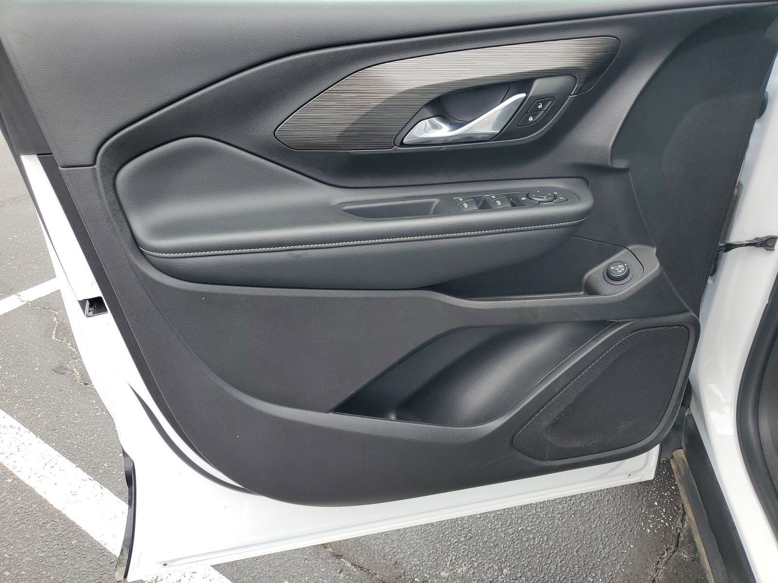 Used 2024 GMC Terrain SLE w/ Driver Convenience Package image 8