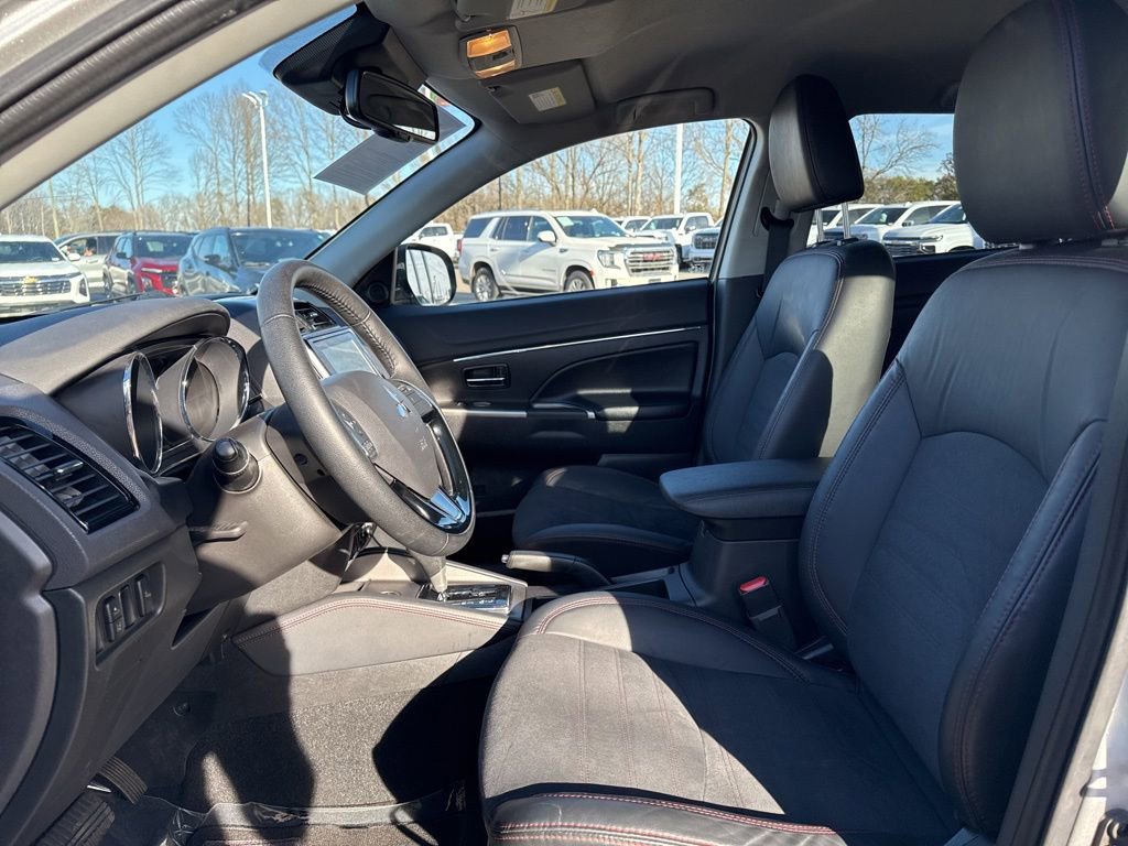 Used 2023 Mitsubishi Outlander Sport ES image 9