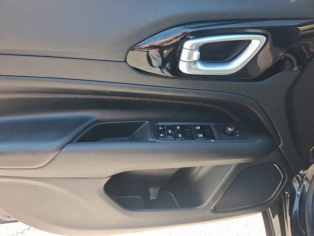 Certified 2023 Jeep Compass Limited image 22