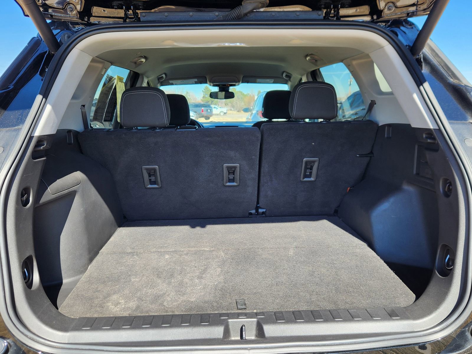 Used 2022 GMC Terrain SLE w/ Driver Convenience Package image 13