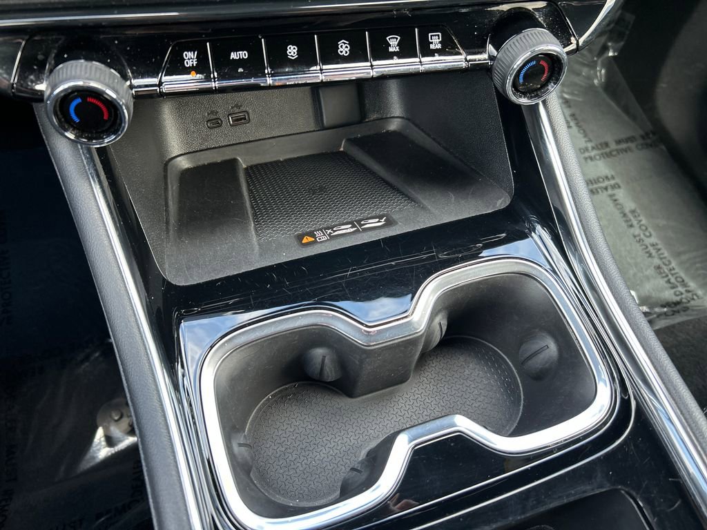 Used 2025 Chevrolet Traverse LT AWD/4WD image 15