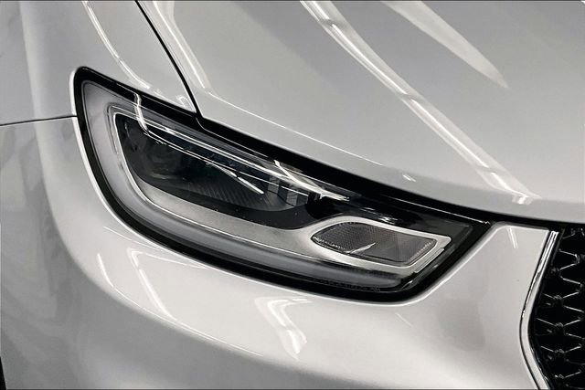 Used 2024 Chrysler Pacifica Limited image 32