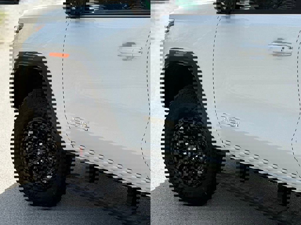 New 2026 GMC Canyon Elevation w/ Convenience Package image 8