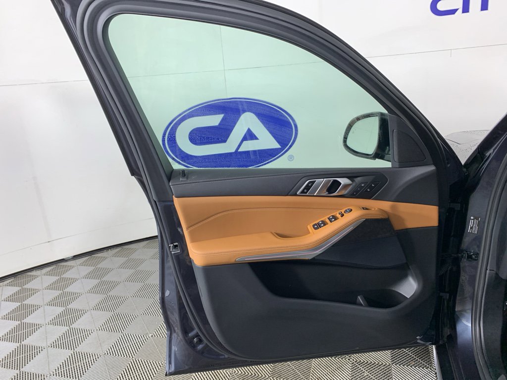 Used 2022 BMW X5 sDrive40i w/ Luxury Seating Package image 14