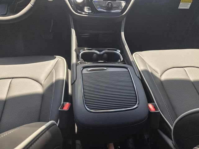 New 2027 Chrysler Pacifica Limited w/ S Appearance Package FWD image 8