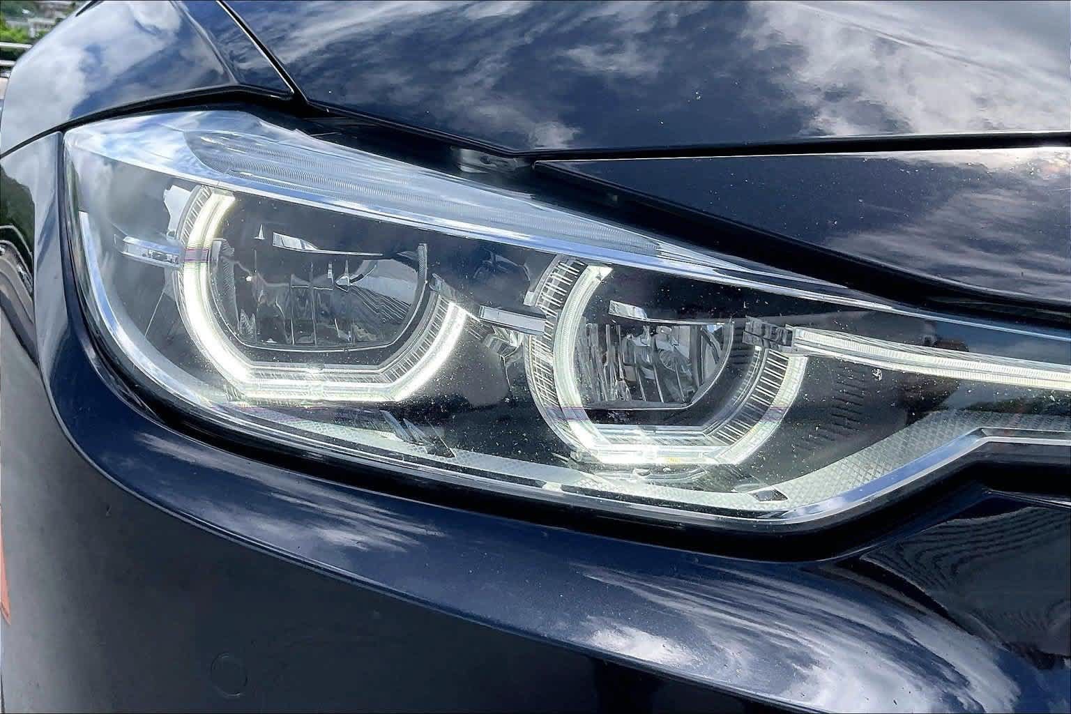Used 2017 BMW 330i xDrive Sedan AWD/4WD image 31