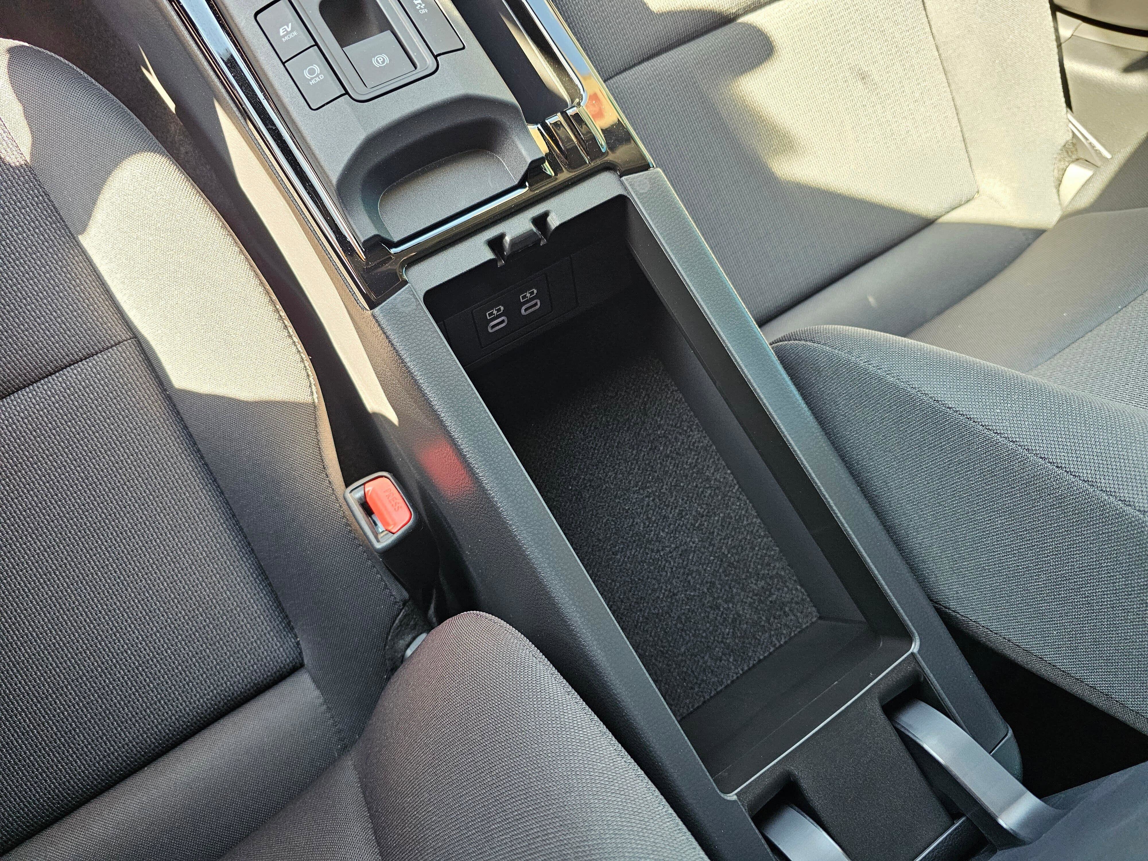 Used 2024 Toyota Prius LE image 28