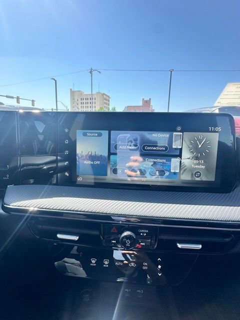 New 2025 Nissan Kicks SR image 13