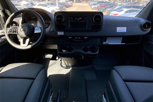 Used 2024 Mercedes-Benz Sprinter 2500 image 11