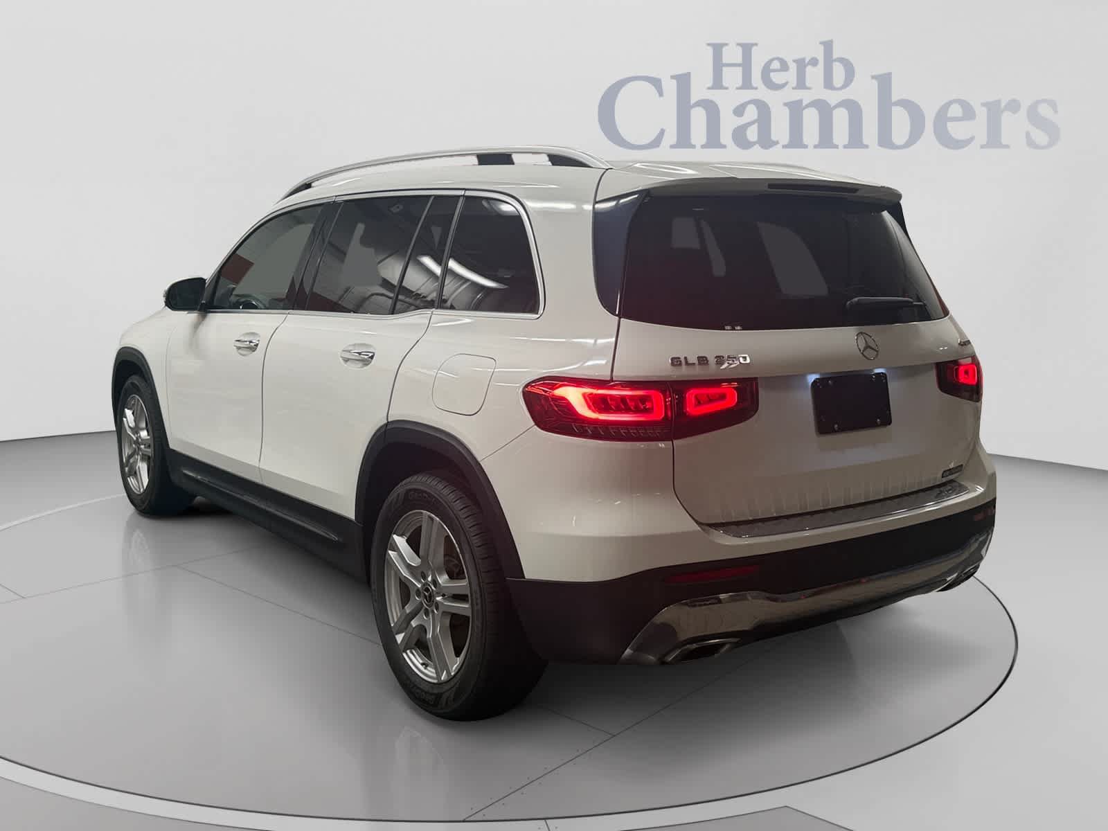 Used 2020 Mercedes-Benz GLB 250 4MATIC image 2