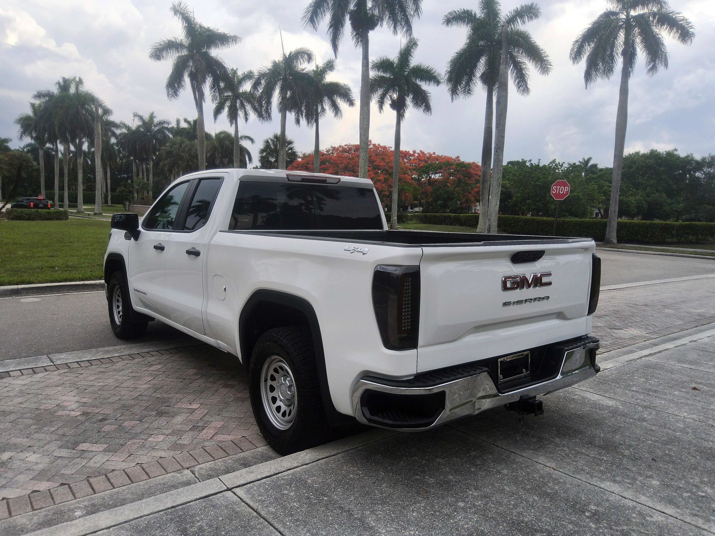 Used 2023 GMC Sierra 1500 Pro w/ Pro Value Package AWD/4WD image 16