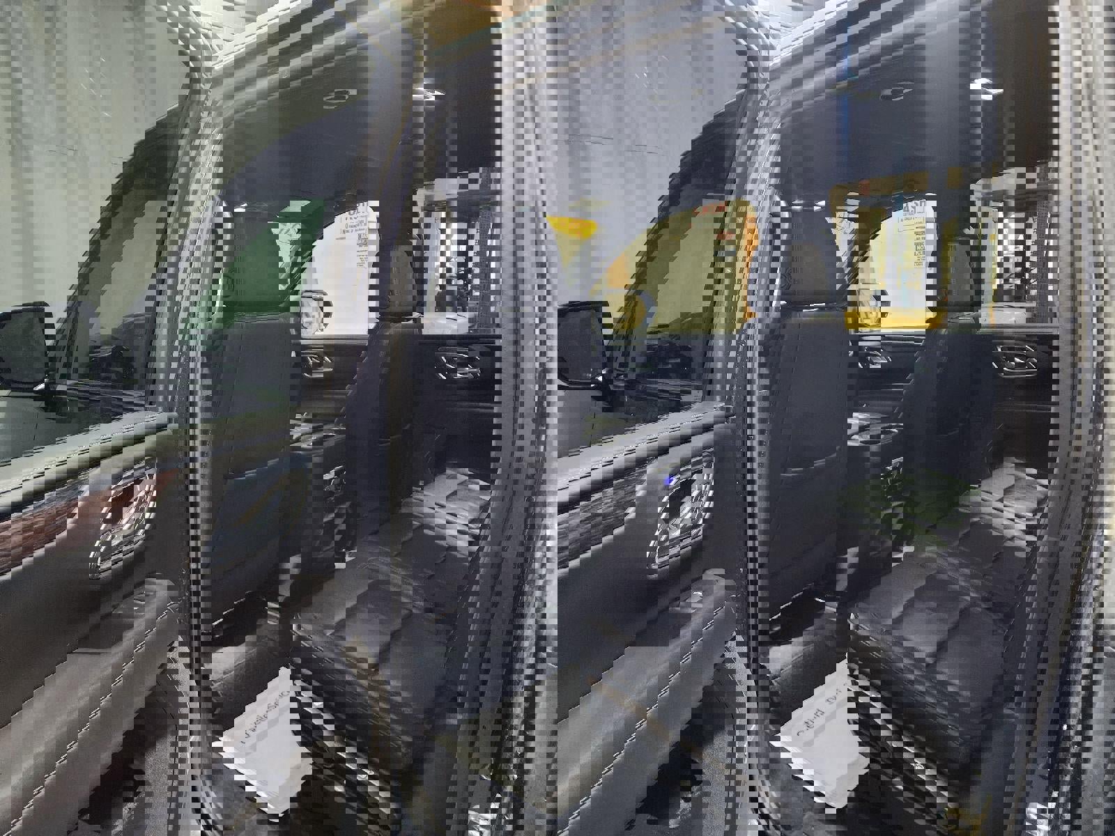 Used 2024 Chevrolet Suburban LT image 9