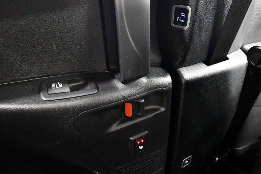 Used 2024 Chrysler Pacifica Limited w/ S Appearance Package FWD image 17