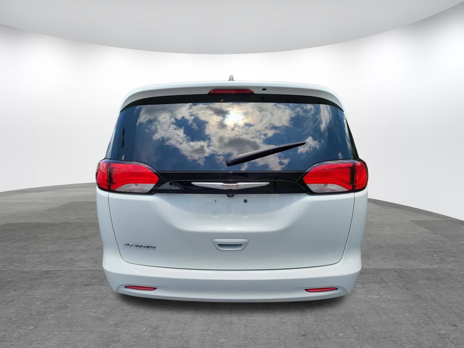 Used 2023 Chrysler Voyager LX FWD image 28