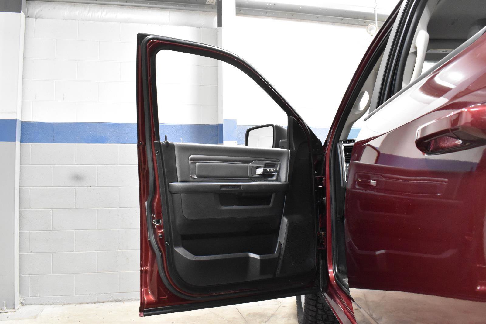 Used 2021 RAM 1500 Classic SLT AWD/4WD image 9