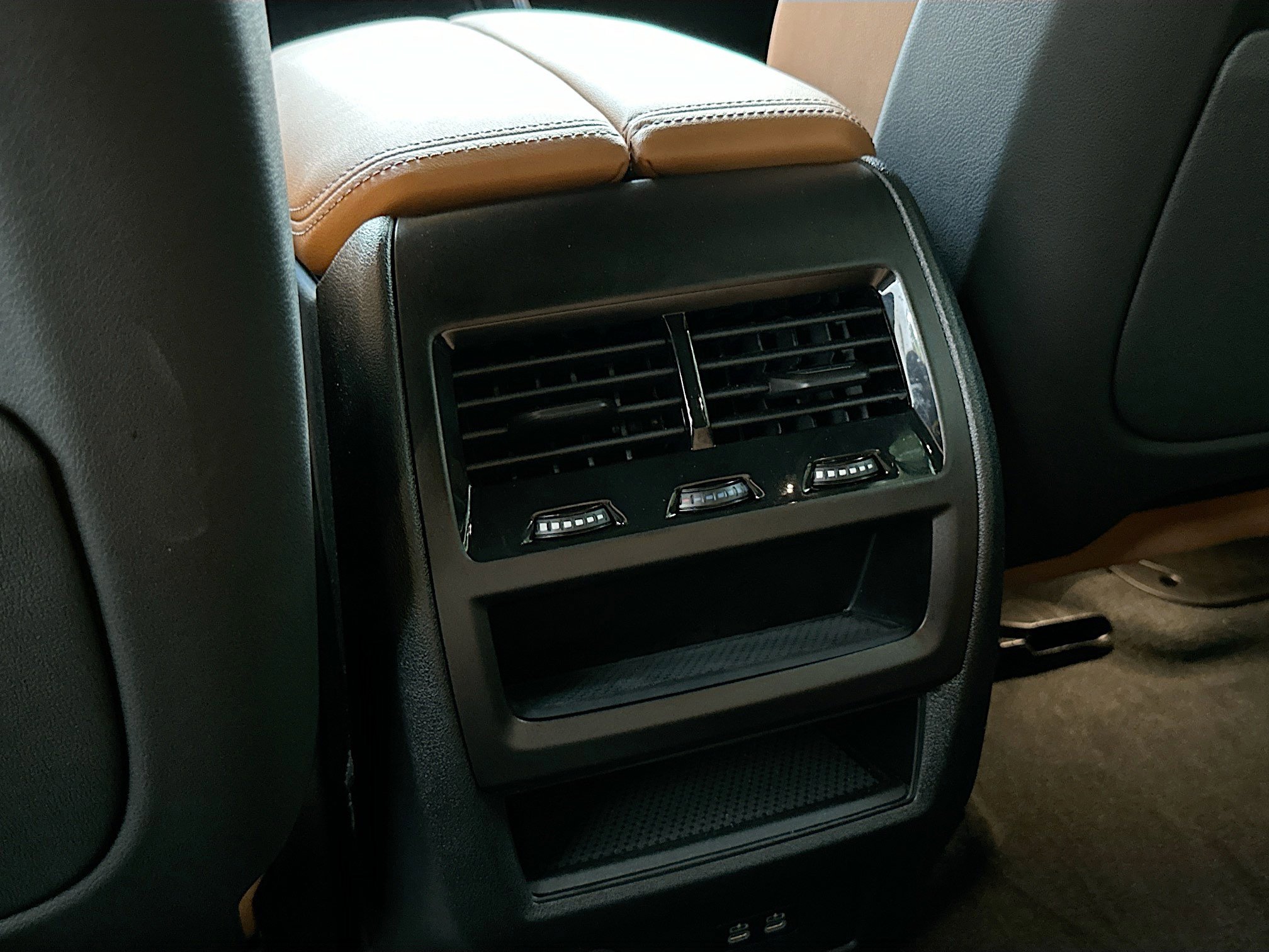 Certified 2025 BMW X5 M60i w/ Executive Package image 27