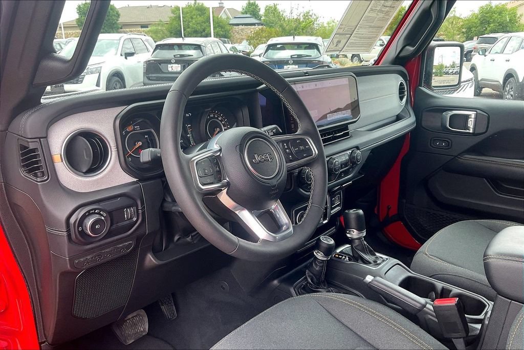 Used 2025 Jeep Wrangler Unlimited Sahara AWD/4WD image 14