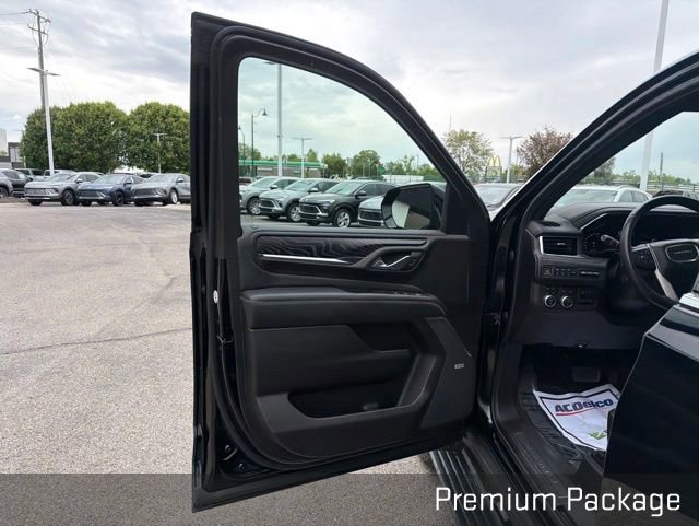 Used 2023 GMC Yukon XL Denali w/ Denali Reserve Package AWD/4WD image 24