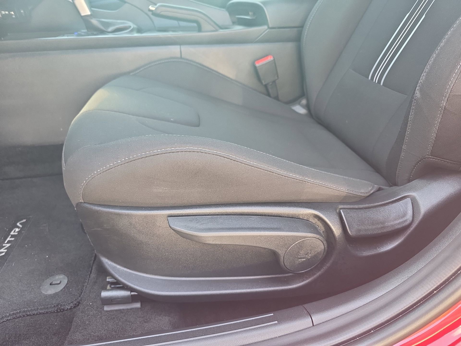 Used 2025 Hyundai Elantra Sport FWD image 26