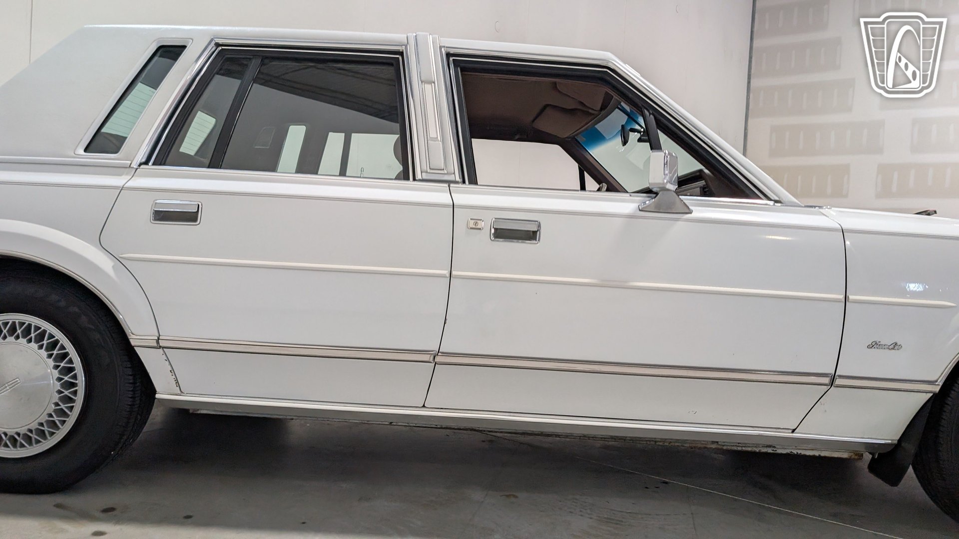 Used 1988 Lincoln Town Car RWD image 36