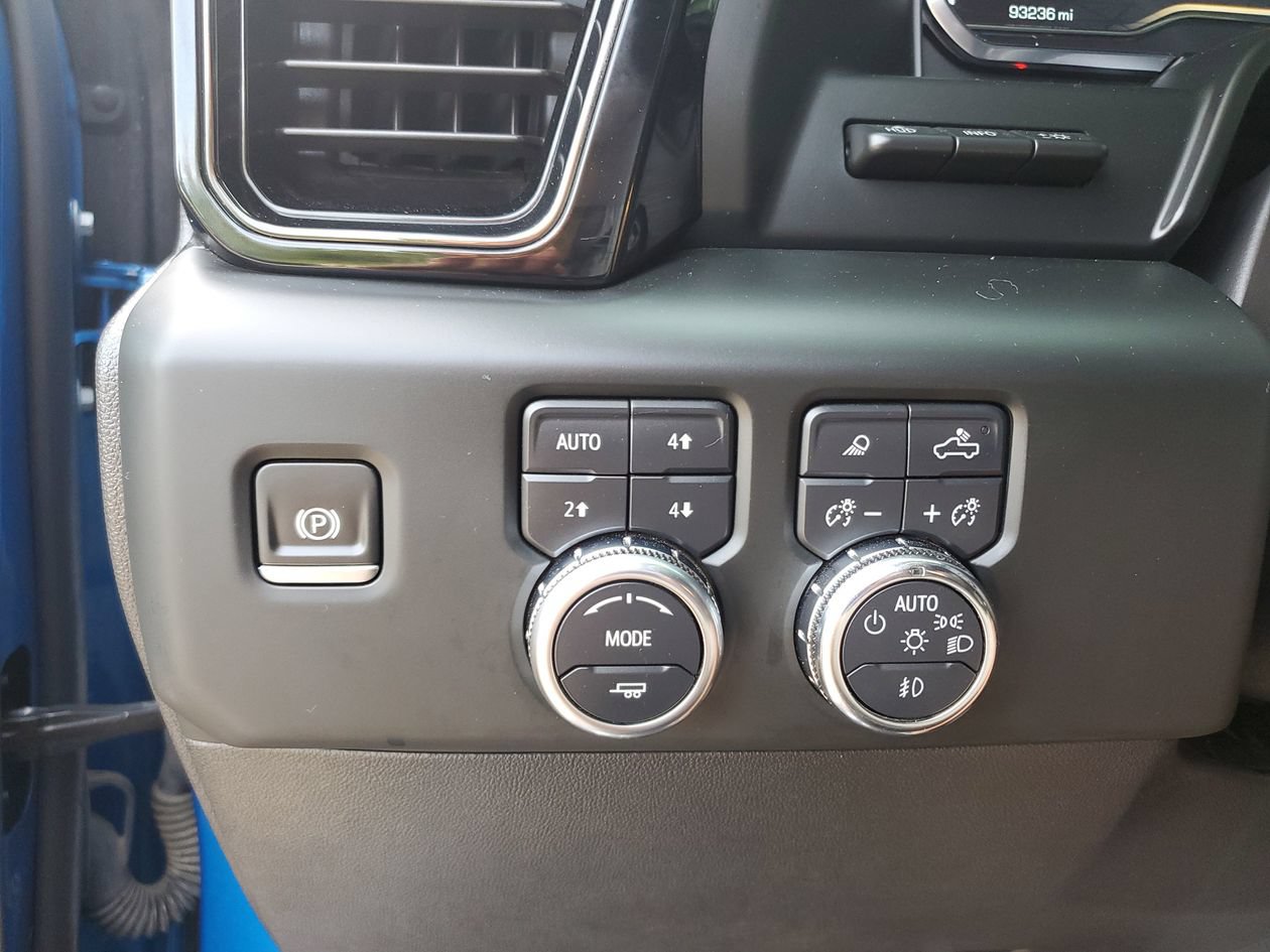 Used 2024 GMC Sierra 1500 AT4 w/ Technology Package AWD/4WD image 30