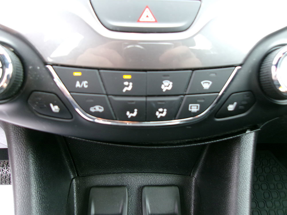 Used 2018 Chevrolet Cruze LT w/ Convenience Package image 17