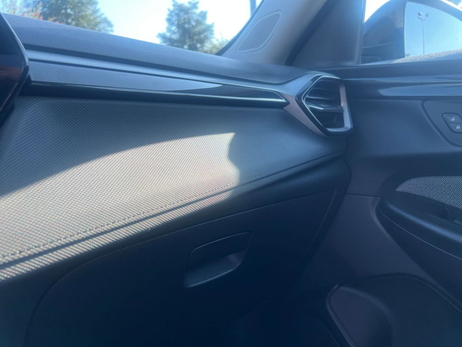 Used 2025 Chevrolet TrailBlazer LT image 35