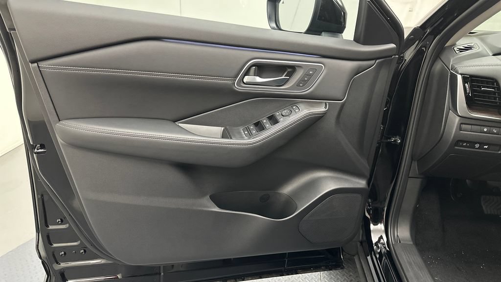 New 2026 Nissan Rogue Platinum w/ Platinum Premium Package AWD/4WD image 17