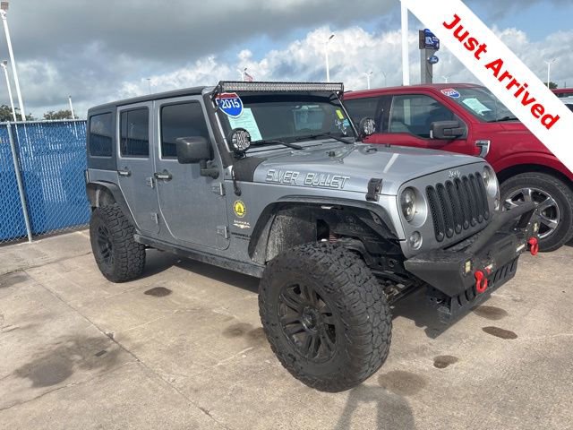 Used 2015 Jeep Wrangler Unlimited Sahara w/ Connectivity Group AWD/4WD image 12
