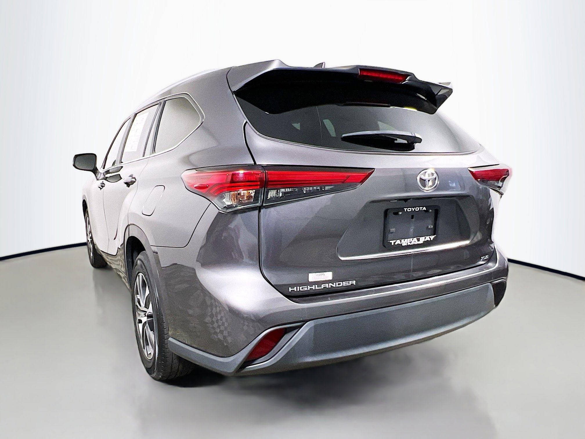 Used 2023 Toyota Highlander XLE image 8