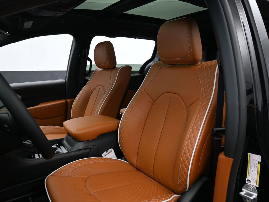 New 2026 Chrysler Pacifica Pinnacle image 10