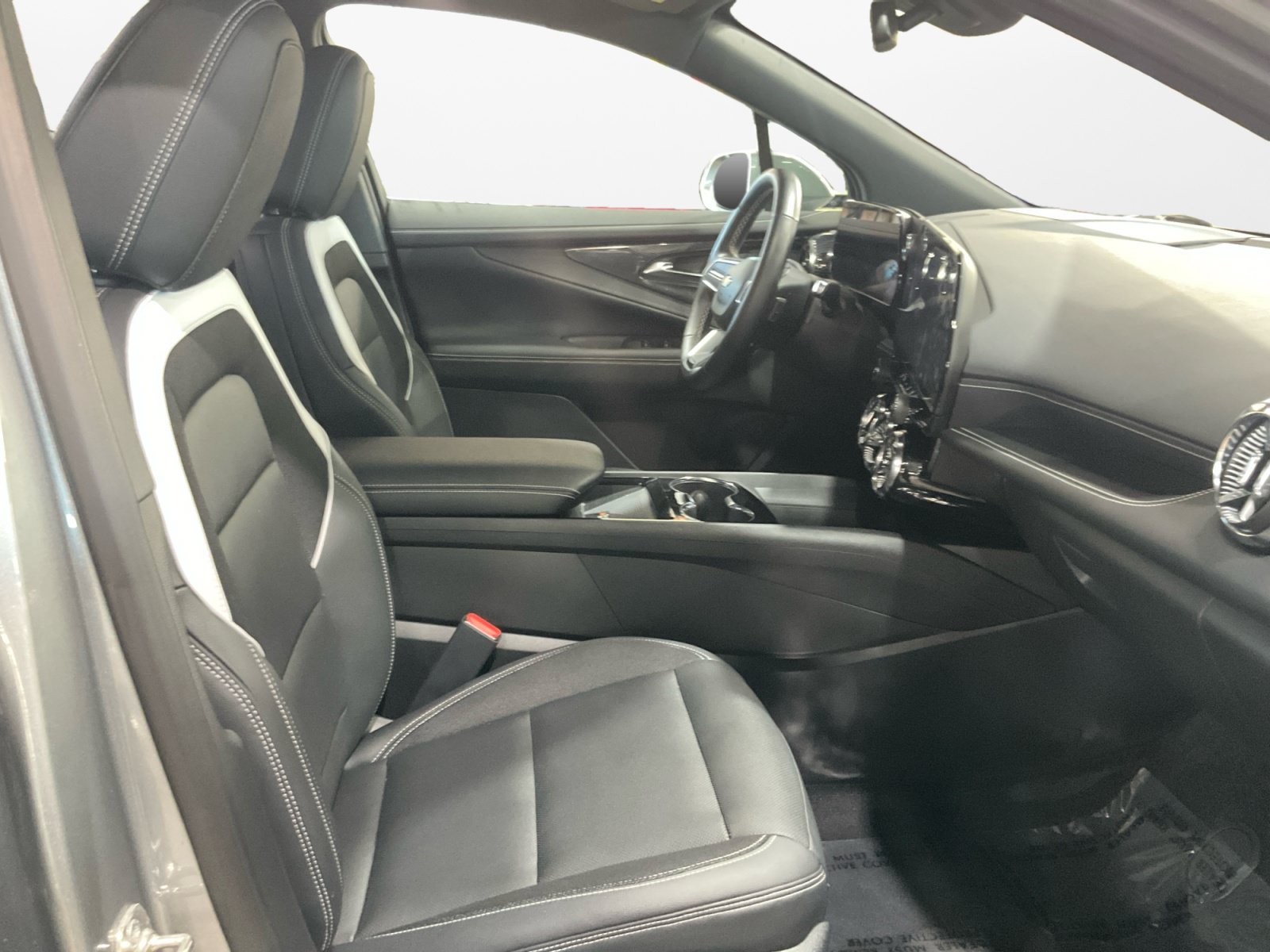 Used 2024 Chevrolet Blazer EV LT AWD/4WD image 17