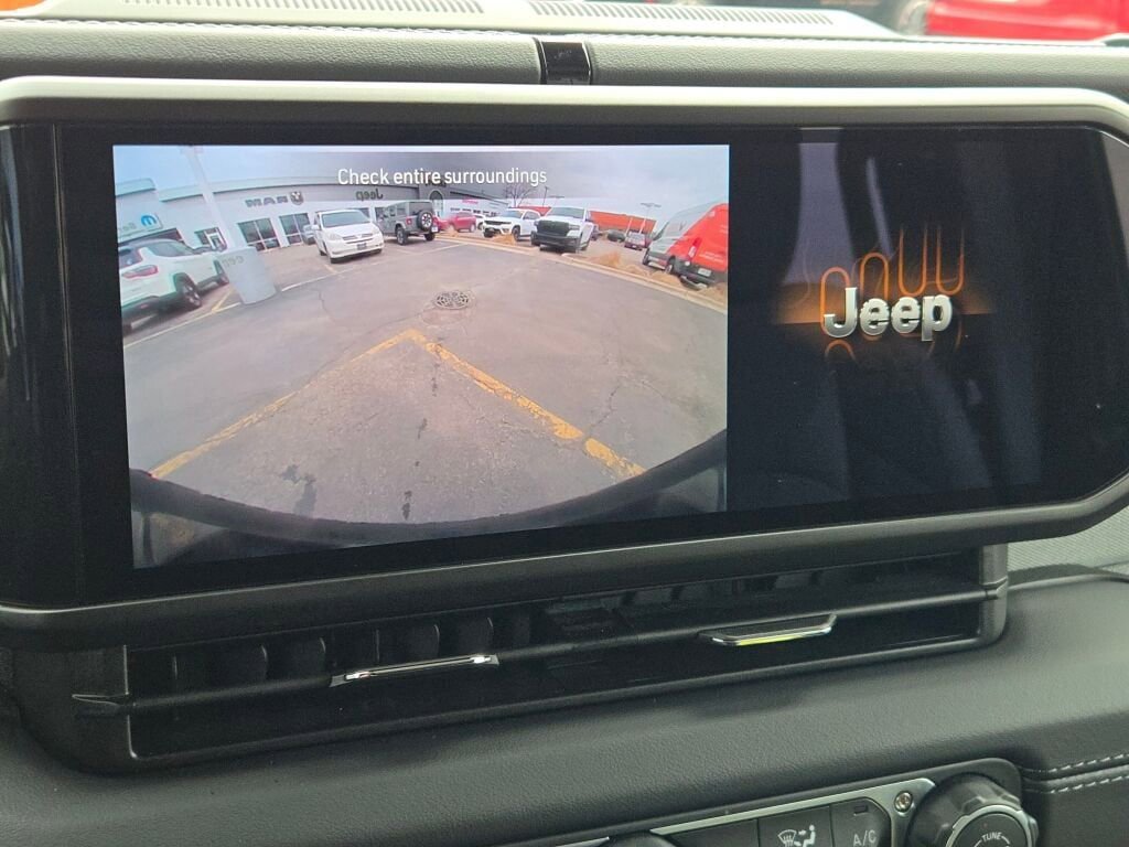 Certified 2025 Jeep Wrangler Unlimited Sahara w/ Safety Group image 23