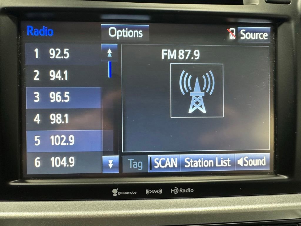 Used 2018 Toyota Highlander Plus w/ Carpet Mat Package (TMS) AWD/4WD image 24
