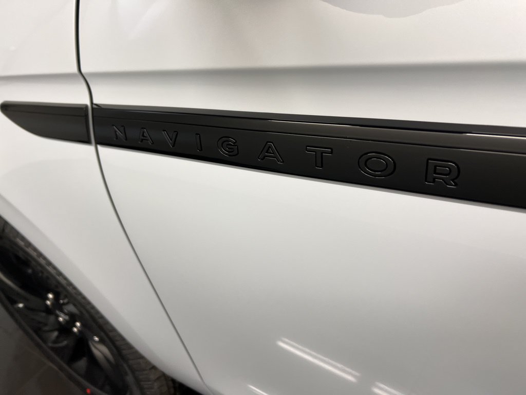New 2026 Lincoln Navigator Reserve w/ Jet Appearance Package AWD/4WD image 48
